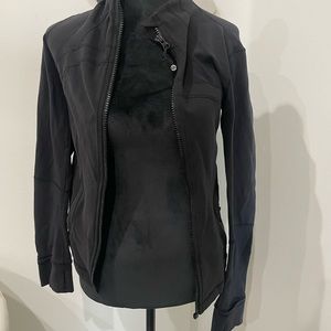 Lululemon define jacket size 6